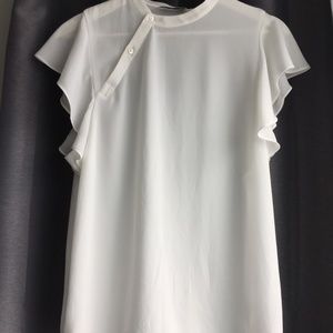 Aritzia (Babaton) Flowy white short-sleeved blouse